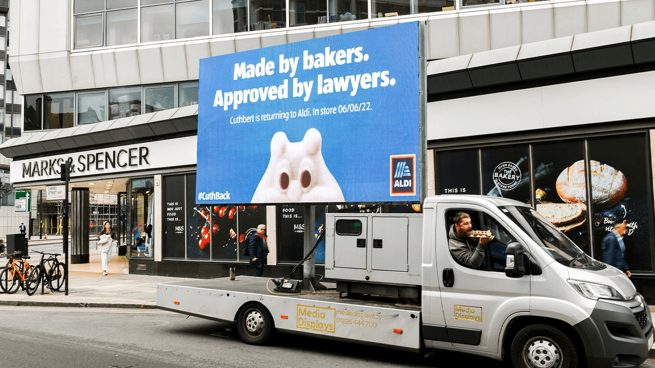 Walka o gąsienice &#8211; na billboardach!