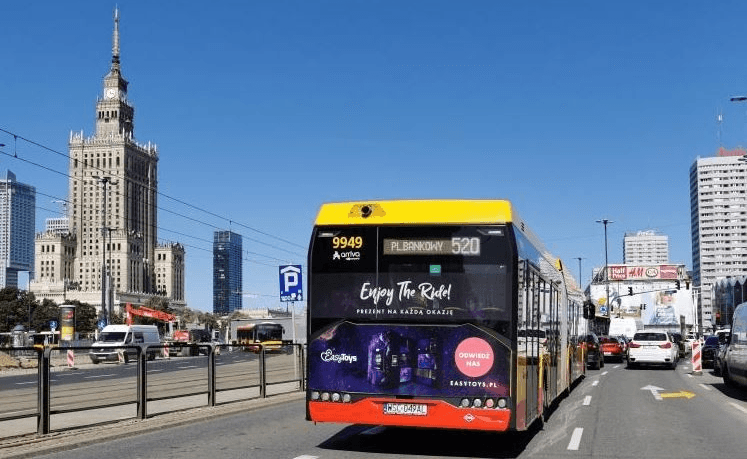Autobusy — reklama w ruchu. Busback i do przodu!