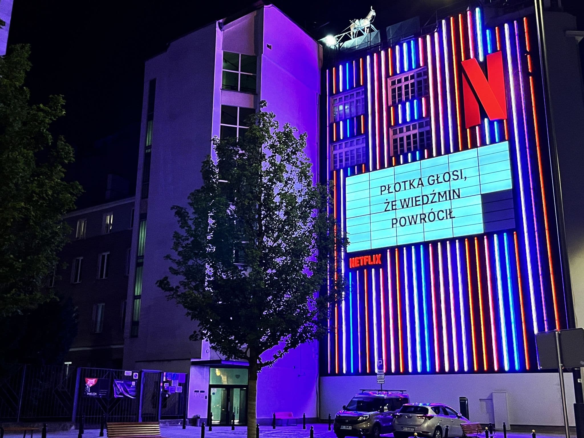 Wakacyjne kampanie reklamowe OOH &#8211; jakie branże reklamują się latem?