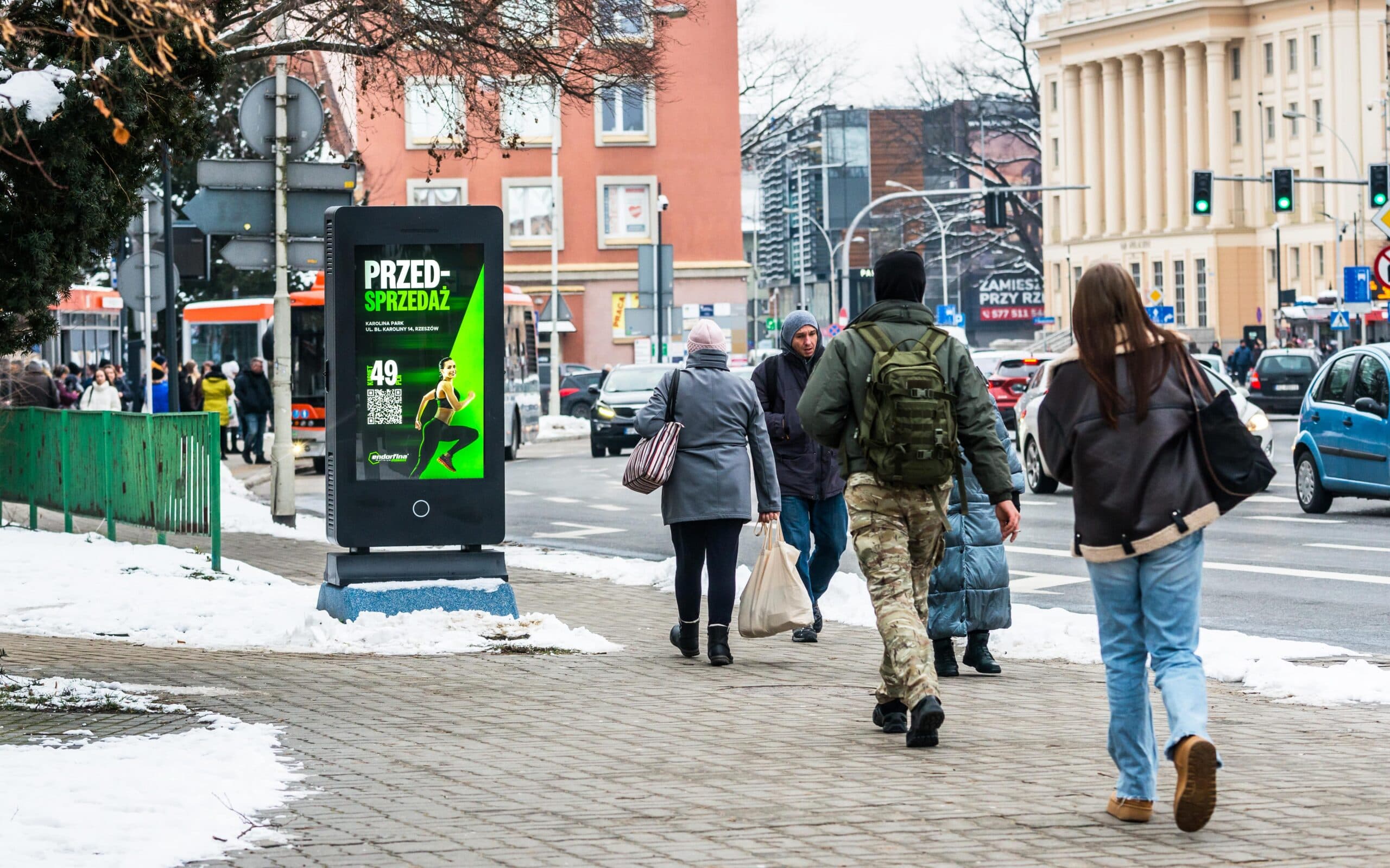 Outdoor pnie się do góry! Zanotowano wzrost o 25% na rynku OOH