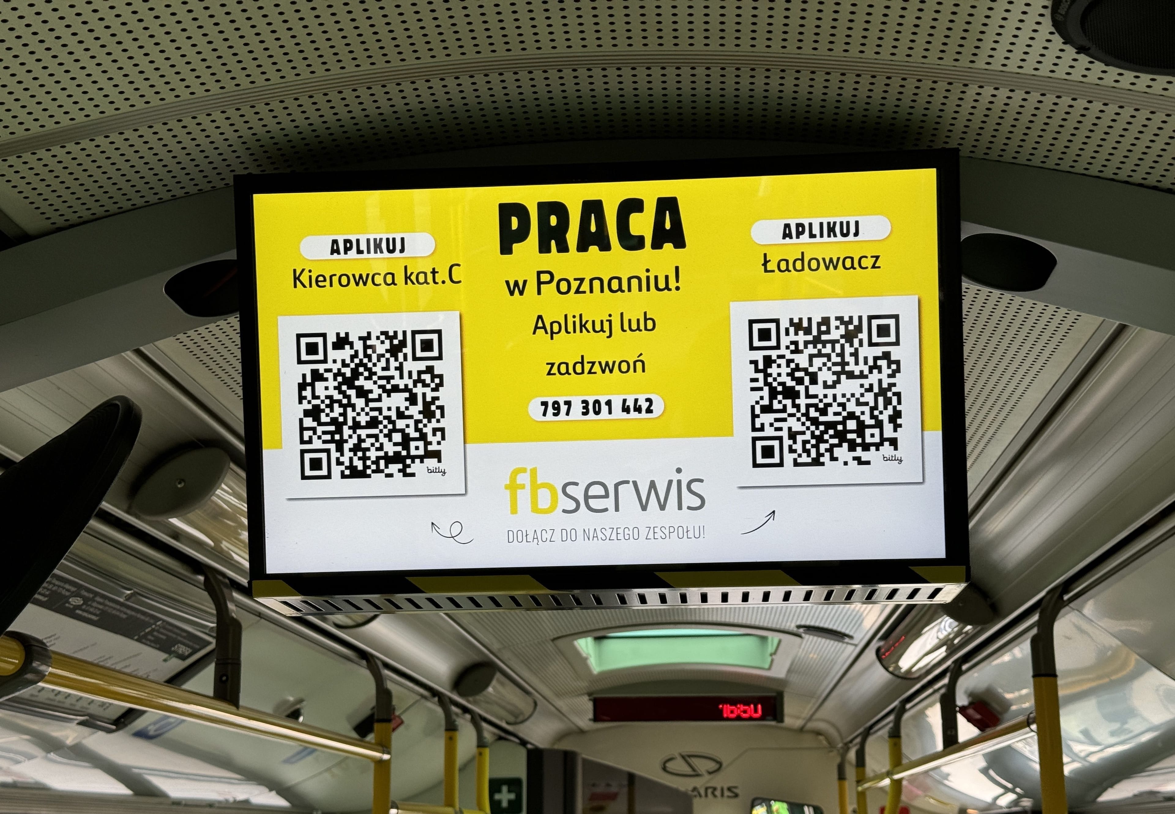 Reklama na ekranach w busach