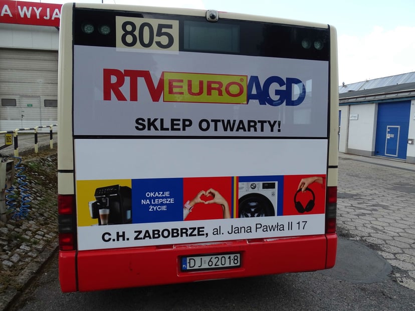 Reklama na tyle autobusu - busback