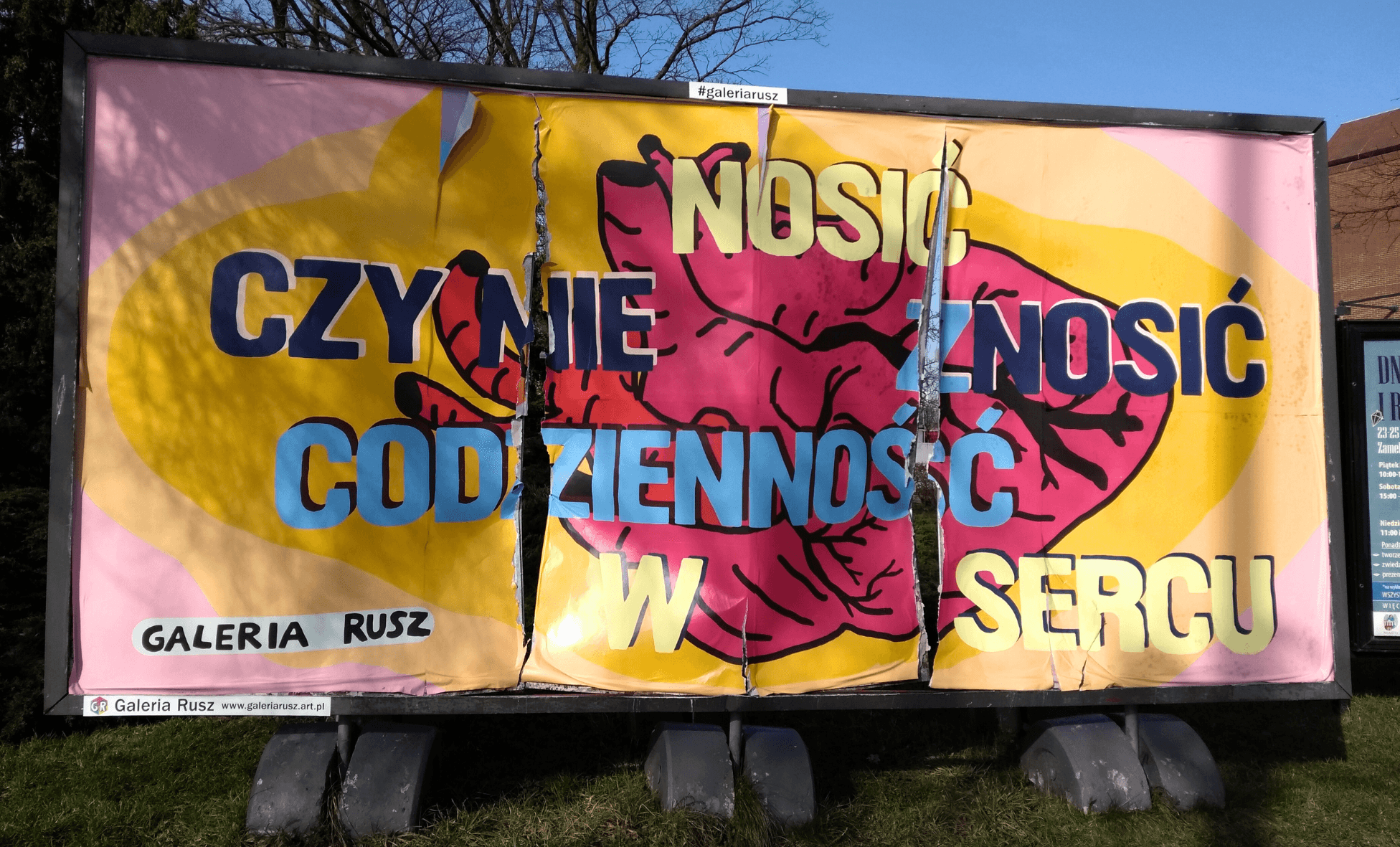 Zniszczony billboard? Zaraz coś na to poradzimy :) Naprawa nośnika Galerii Rusz w Toruniu