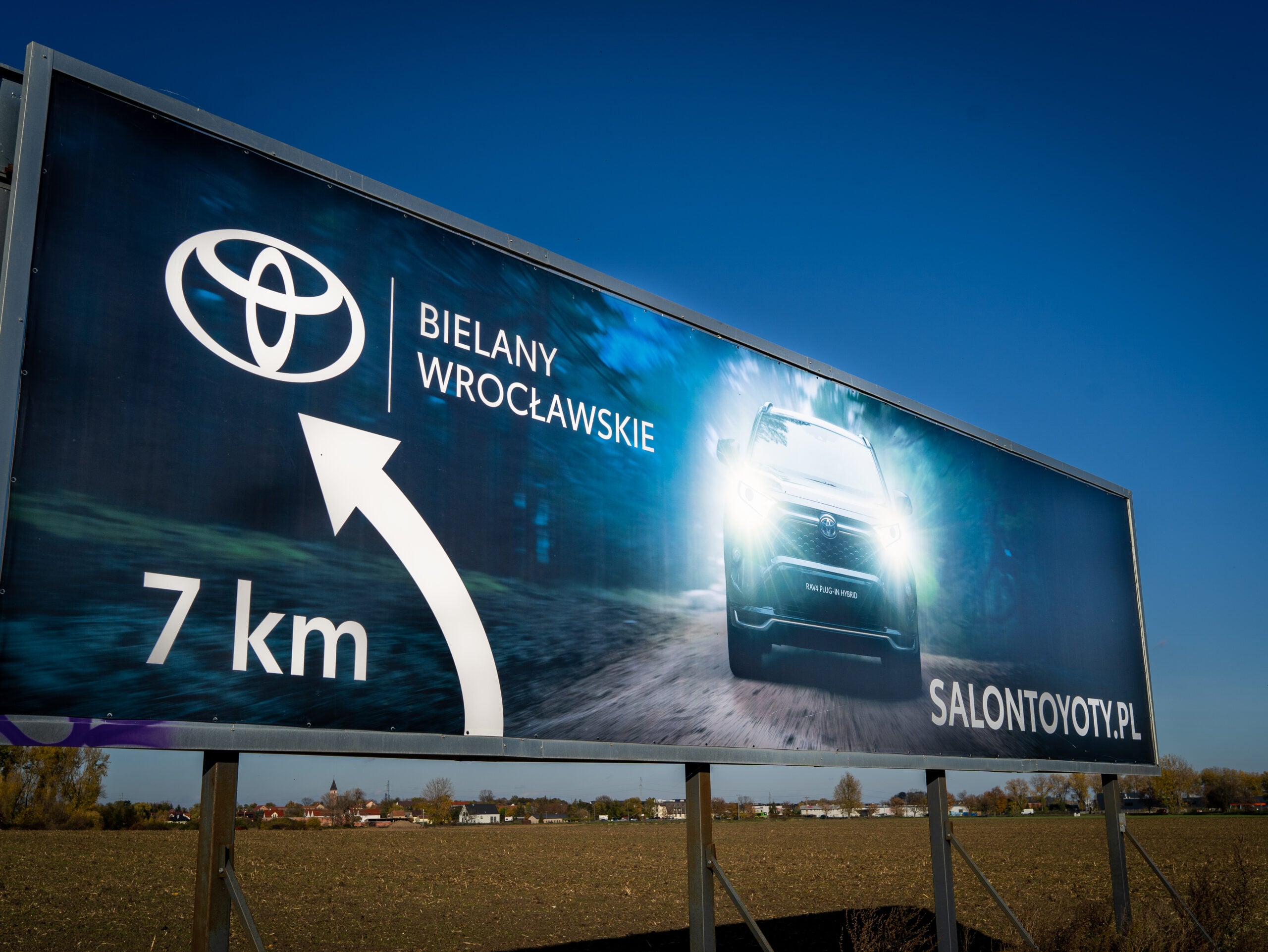 Reklama OOH i motoryzacja? Salon, który robi to dobrze!