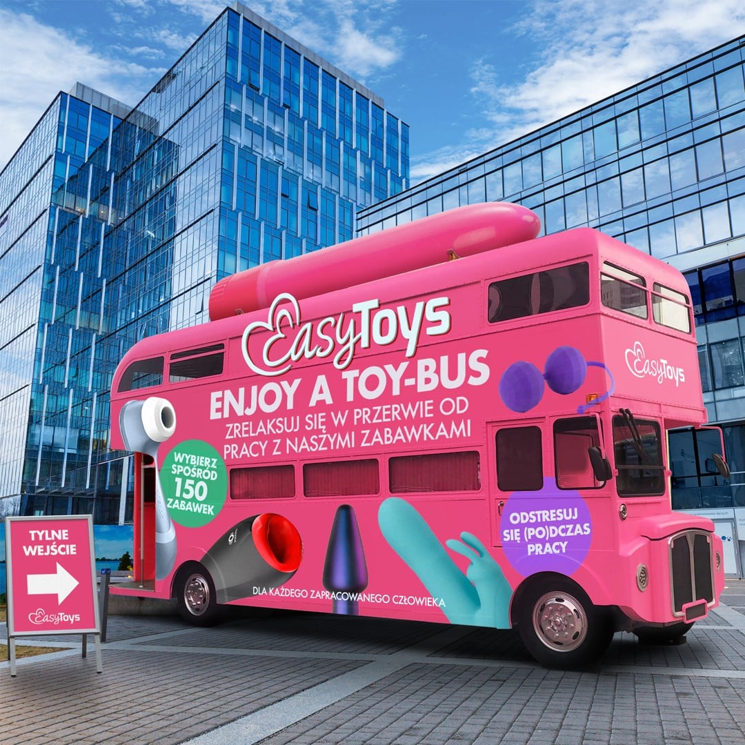 TOY-BUS pełen zabawek w największych miastach Polski. EasyToys x ZnajdźReklamę.pl.